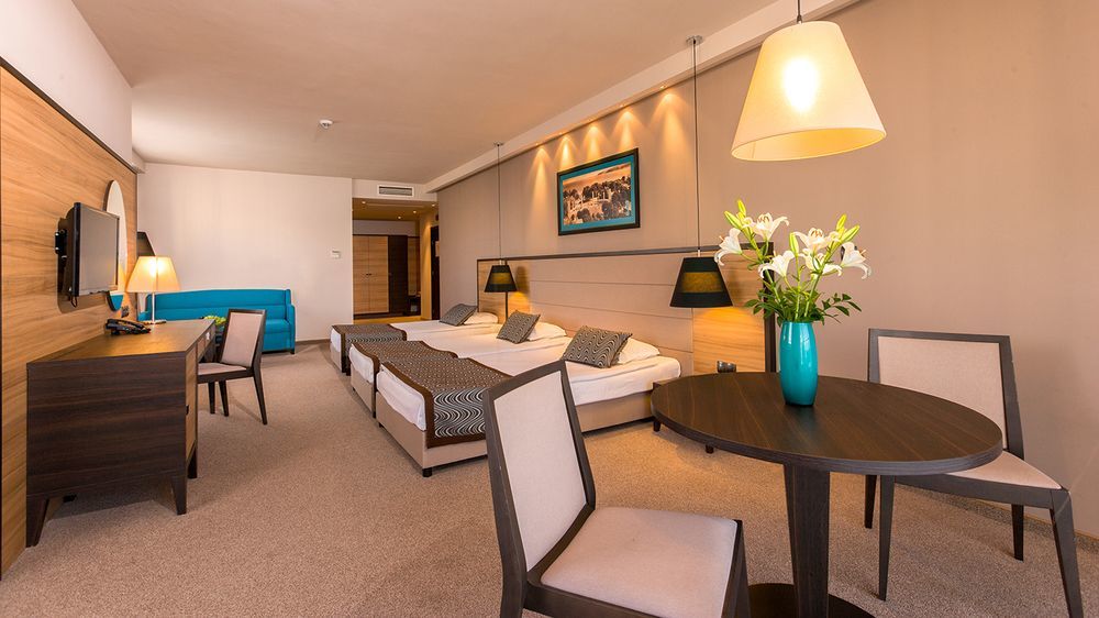 Astera Hotel & Spa With Free Private Beach โกลเดน แซนส์ ภายนอก รูปภาพ