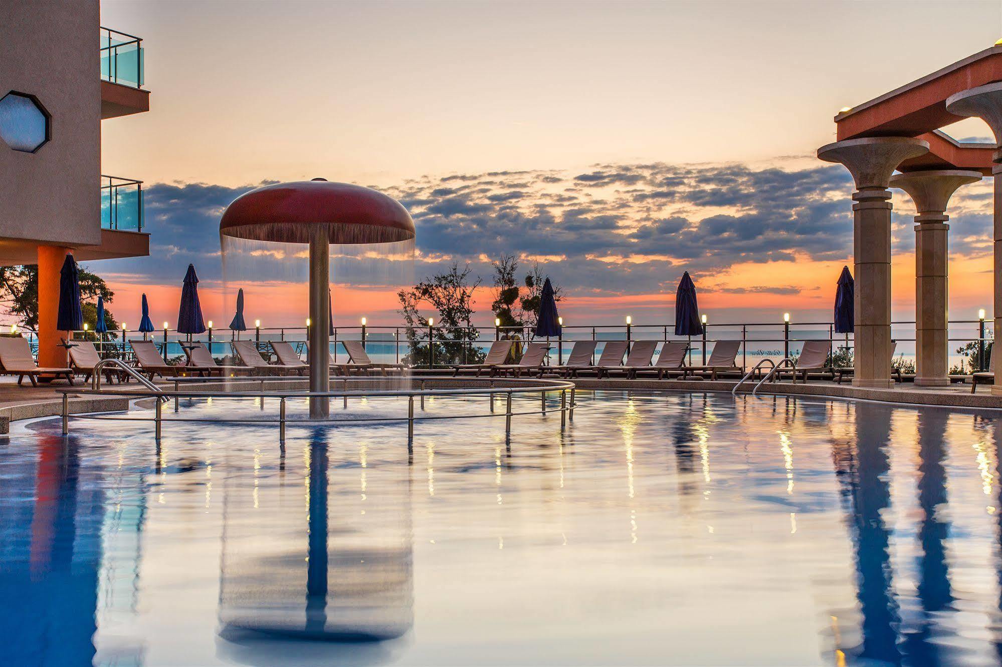 Astera Hotel & Spa With Free Private Beach โกลเดน แซนส์ ภายนอก รูปภาพ